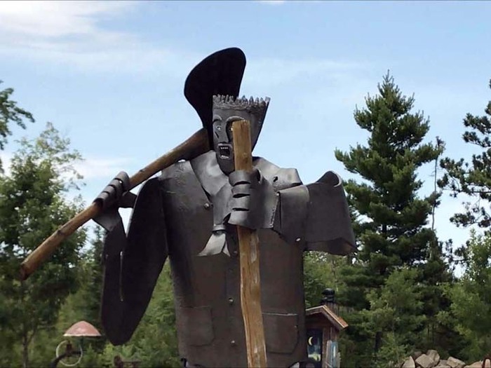 Big Paul Bunyan sculpture at Lakenenland