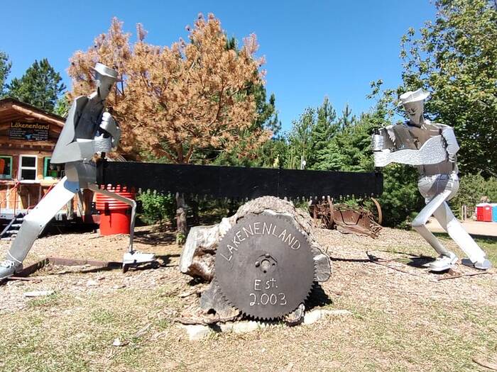 Lumberjack sculpture at Lakenenland